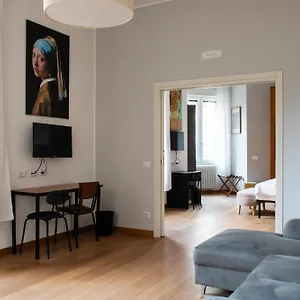 https://rrrapido-holy-suites-and-rooms.italymilanhotels.net